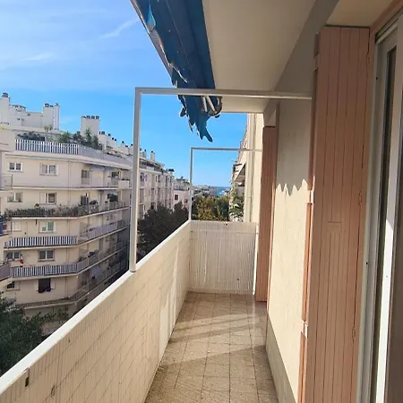 Azur Horizons Sea And Mountain 胡安莱潘