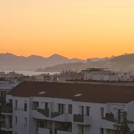 Azur Horizons Sea And Mountain * 胡安莱潘